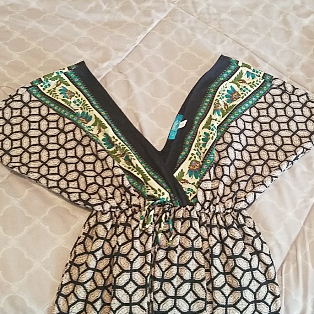 Long patterned maxi..v neck with cinched waist